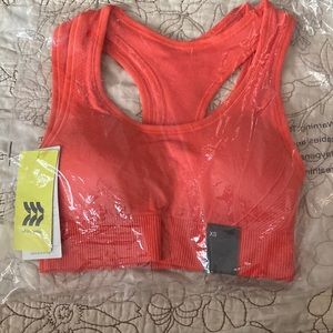 XS all in motion sports bra